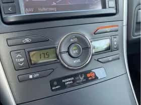 Toyota Auris (2012) thumbnail 15