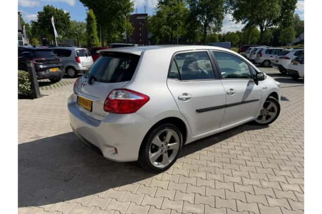 Toyota Auris (2012) thumbnail 4