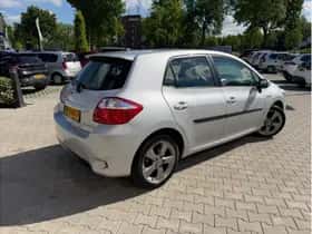 Toyota Auris (2012) thumbnail 4
