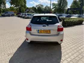 Toyota Auris (2012) thumbnail 5