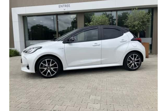 Toyota Yaris (2021) thumbnail 2