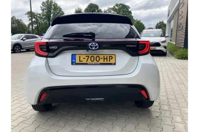 Toyota Yaris (2021) thumbnail 4