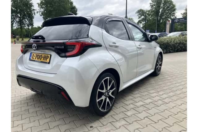 Toyota Yaris (2021) thumbnail 5