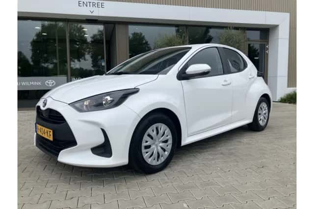 Toyota Yaris (2022) thumbnail 1