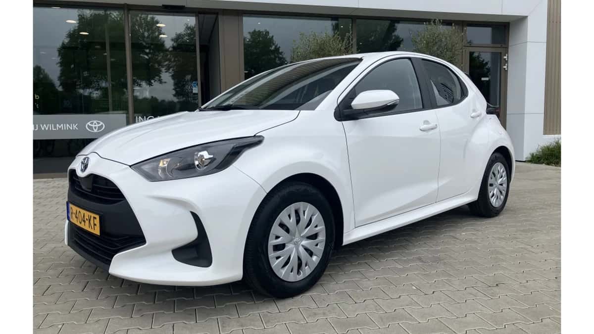Toyota Yaris (2022) — foto 1