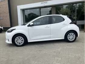 Toyota Yaris (2022) thumbnail 3