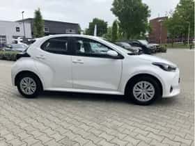 Toyota Yaris (2022) thumbnail 4