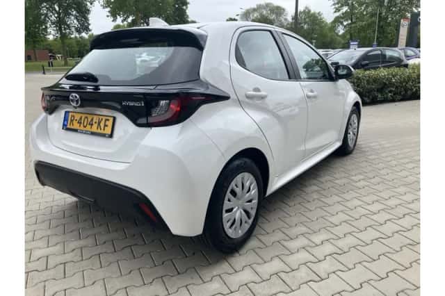 Toyota Yaris (2022) thumbnail 5