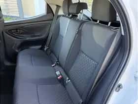 Toyota Yaris (2021) thumbnail 8