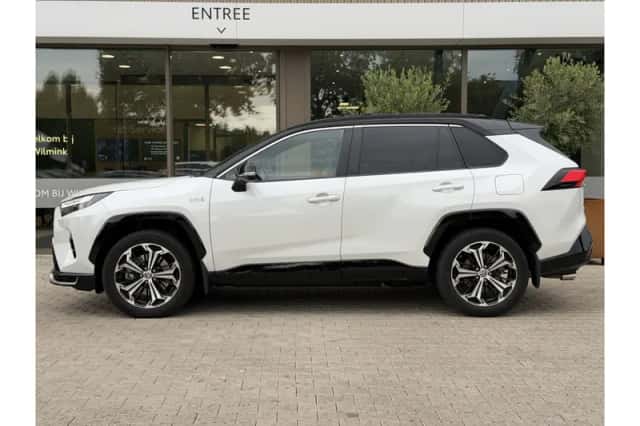 Toyota RAV4 (2023) thumbnail 2