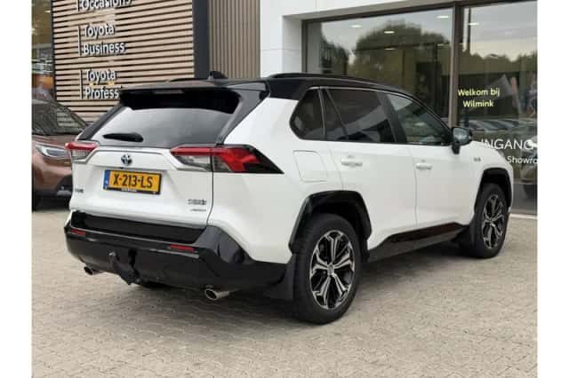 Toyota RAV4 (2023) thumbnail 5