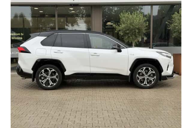 Toyota RAV4 (2023) thumbnail 6