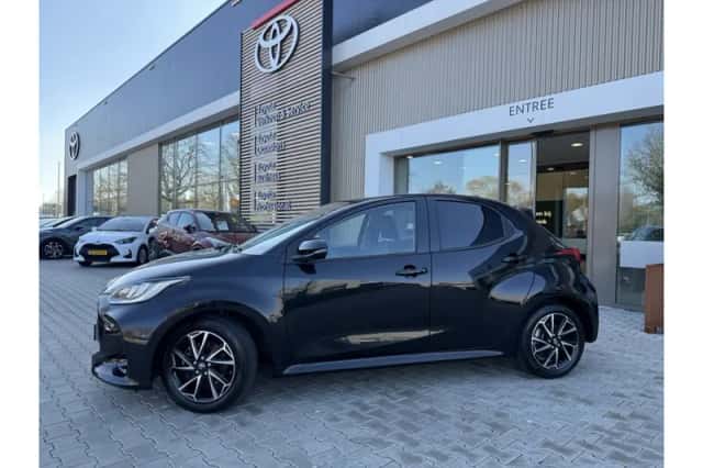 Toyota Yaris (2023) thumbnail 2
