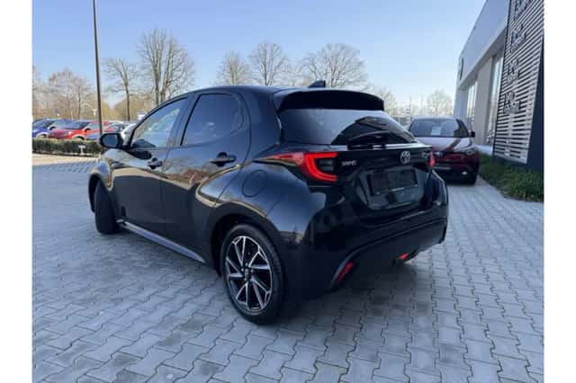 Toyota Yaris (2023) thumbnail 3