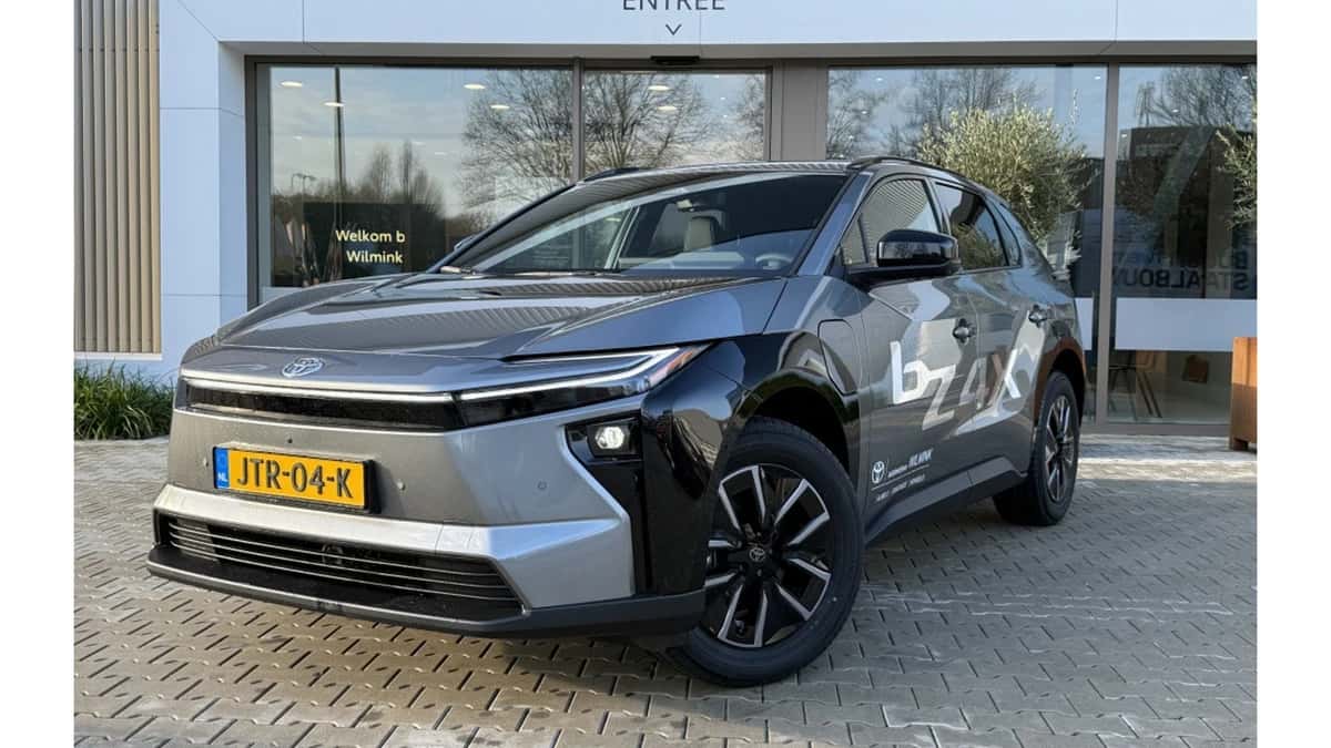 Toyota bZ4X (2026) — foto 1