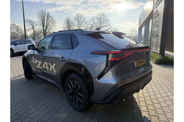Toyota bZ4X (2026) thumbnail 5