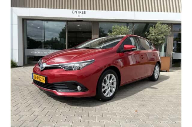Toyota Auris (2016) thumbnail 1