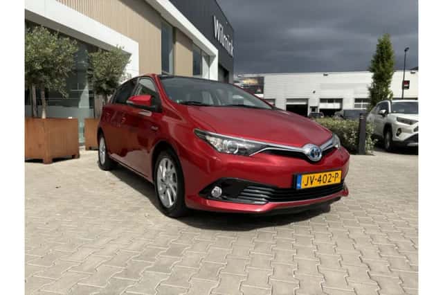 Toyota Auris (2016) thumbnail 2