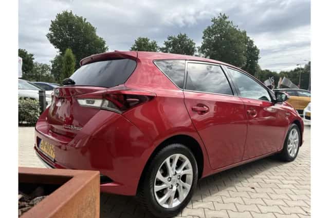 Toyota Auris (2016) thumbnail 3