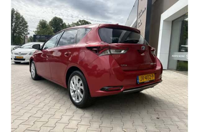 Toyota Auris (2016) thumbnail 4