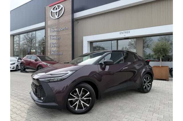 Toyota C-HR (2024) thumbnail 2