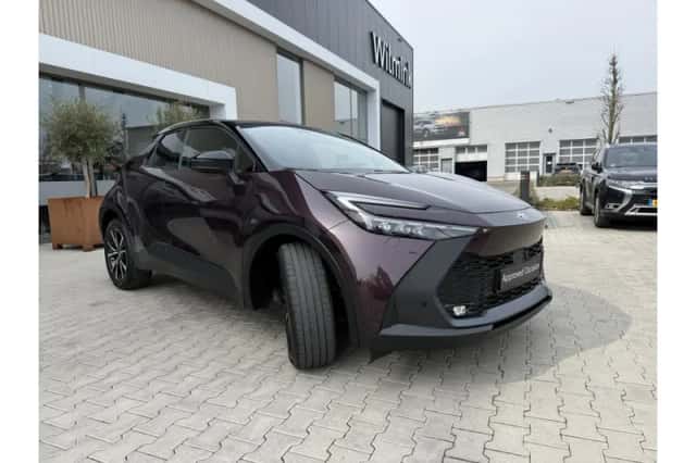 Toyota C-HR (2024) thumbnail 3