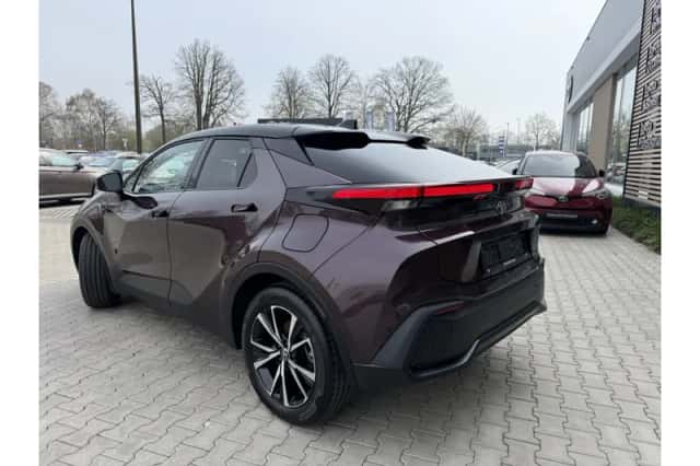 Toyota C-HR (2024) thumbnail 4