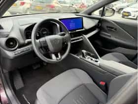 Toyota C-HR (2024) thumbnail 9