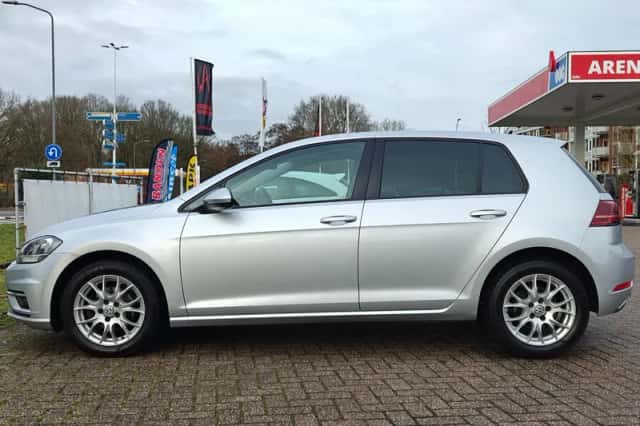 Volkswagen Golf (2019) thumbnail 2