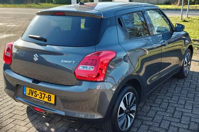 Suzuki Swift (2018) thumbnail 5