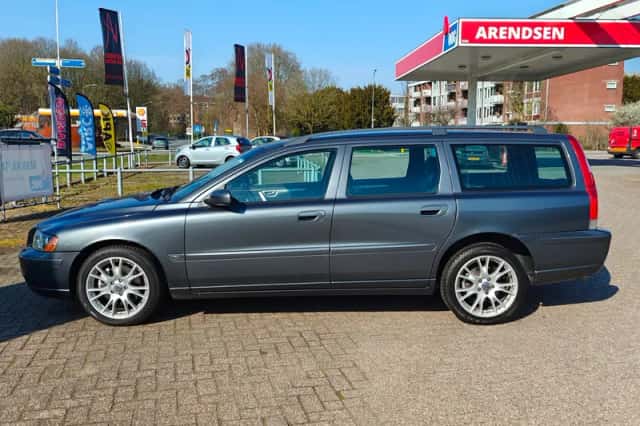 Volvo V70 (2004) thumbnail 2