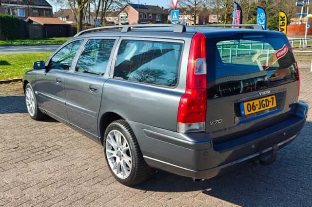 Volvo V70 (2004) thumbnail 3