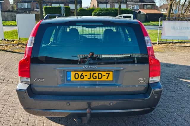 Volvo V70 (2004) thumbnail 4