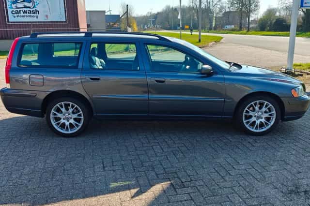 Volvo V70 (2004) thumbnail 6