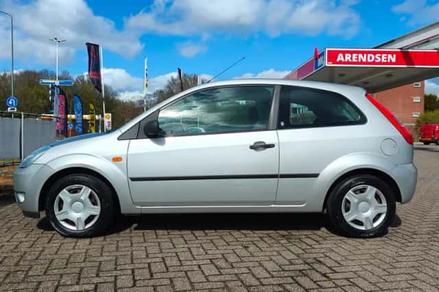 Ford Fiesta (2004) thumbnail 2