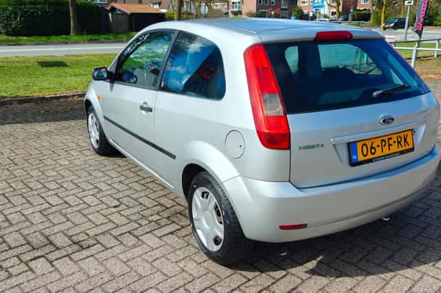 Ford Fiesta (2004) thumbnail 3