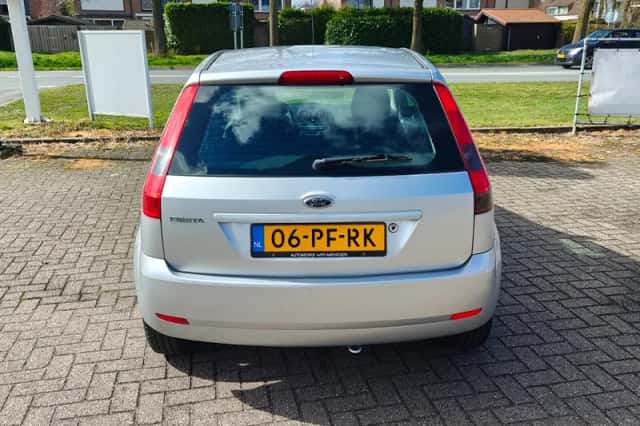 Ford Fiesta (2004) thumbnail 4