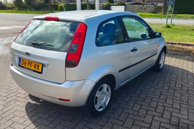 Ford Fiesta (2004) thumbnail 5