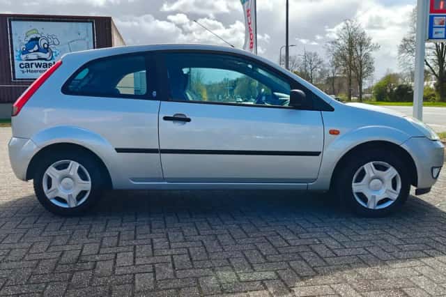 Ford Fiesta (2004) thumbnail 6
