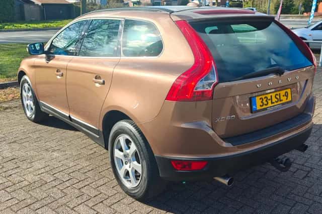 Volvo XC60 (2010) thumbnail 3