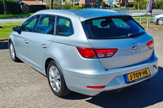 SEAT Leon (2019) thumbnail 3