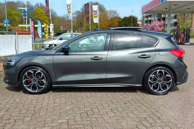 Ford Focus (2018) thumbnail 2