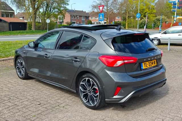 Ford Focus (2018) thumbnail 3