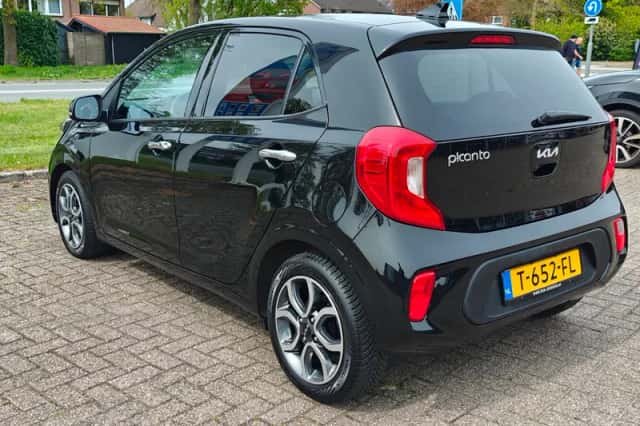 Kia Picanto (2023) thumbnail 3