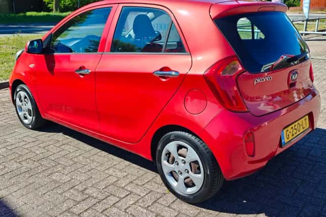 Kia Picanto (2013) thumbnail 3