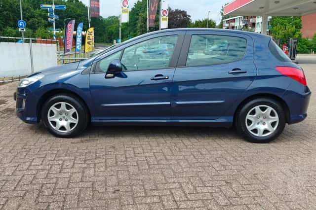 Peugeot 308 (2008) thumbnail 2