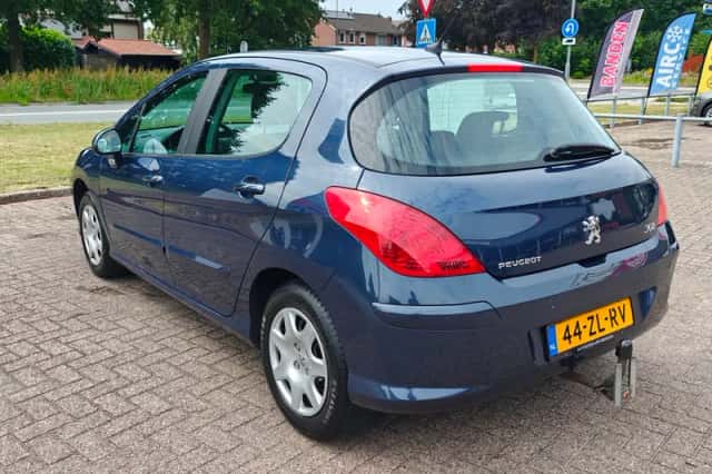 Peugeot 308 (2008) thumbnail 3