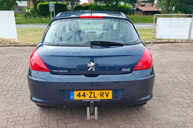 Peugeot 308 (2008) thumbnail 4