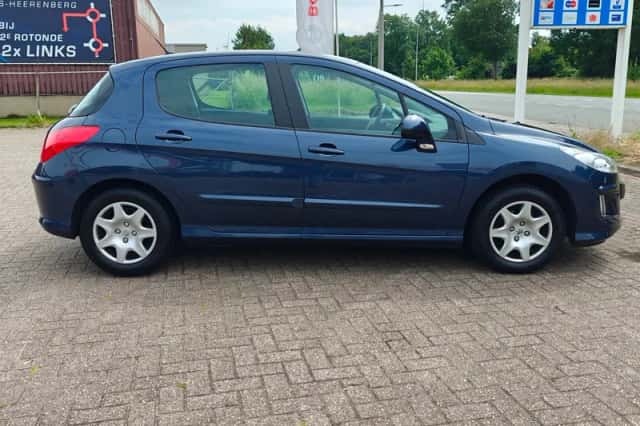 Peugeot 308 (2008) thumbnail 6