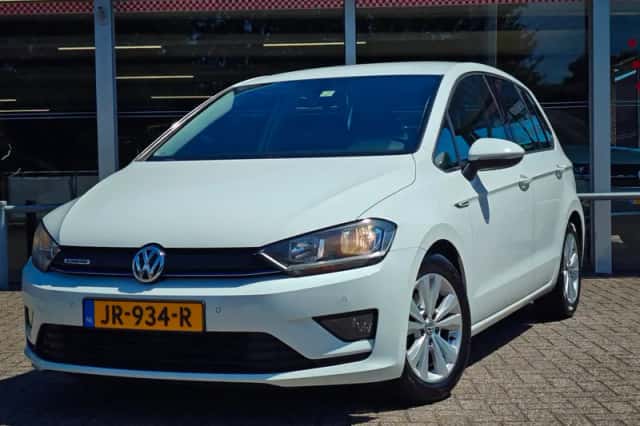 Volkswagen Golf (2016) thumbnail 1